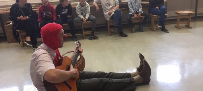 Die „Rote Nasen Clowns“ zu Besuch in der Schule Die „Rote Nasen Clowns“ zu Besuch in der Schule