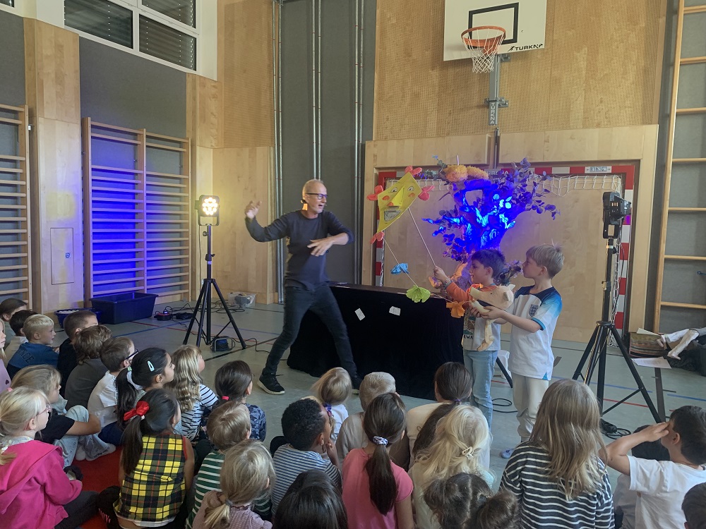 Geschichten, die lebendig werden – Stefan Karch zu Besuch an unserer Schule
